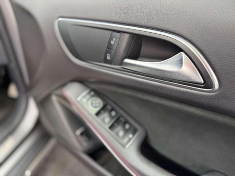 Mercedes-Benz GLA 1.6 GLA180 AMG Line Edition SUV 5dr Petrol 7G-DCT Euro 6 (s/s) (122 ps) 48