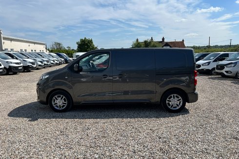 Vauxhall Vivaro SWB L1H1 Low Roof Sportive 2700 Air Con Sensors EURO 6 NO VAT