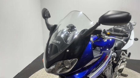 Suzuki Bandit 1200 2005 ONLY 21K NEW MOT SERVICED VERY CLEAN ICONIC MK2 NAKED 24