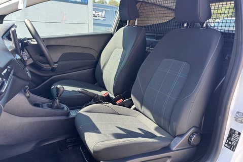Ford Fiesta Base 85 ps Tdci Car Derived Panel Van - Air Con & Sat Nav 3