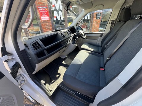 Volkswagen Transporter VW T6 FUNKY DUBZ 4 BERTH POP TOP 5