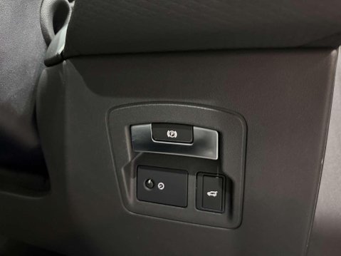 Land Rover Range Rover Velar 2.0 D240 R-Dynamic S SUV 5dr Diesel Auto 4WD Euro 6 (s/s) (240 ps) 40