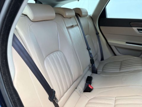 Jaguar XF 2.0 XF Portfolio D AWD Auto 4WD 5dr 33