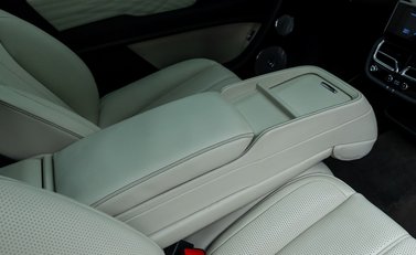 Bentley Bentayga V8 AZURE EWB First Edition 21