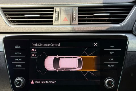 Skoda Superb SE TECHNOLOGY IV DSG - 11 SERVICES AT SKODA -HYBRID AUTOMATIC ESTATE 46