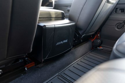 Land Rover Defender 110 Adventure 33