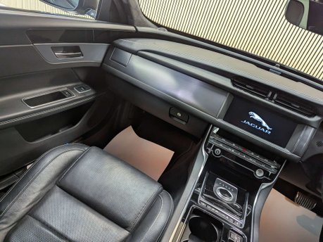 Jaguar XF 2.0 XF R-Sport D AWD Auto 4WD 5dr 54
