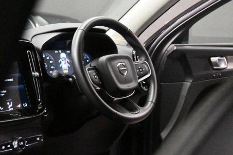 Volvo XC40 2.0 XC40 Inscription Pro B4 MHEV Auto 5dr 4