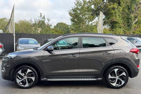 Hyundai TUCSON CRDI PREMIUM SE - 2 OWNERS - 10 HYUNDAI SERVICES  9