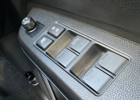 Suzuki Ignis SZ5 DUALJET MHEV 27