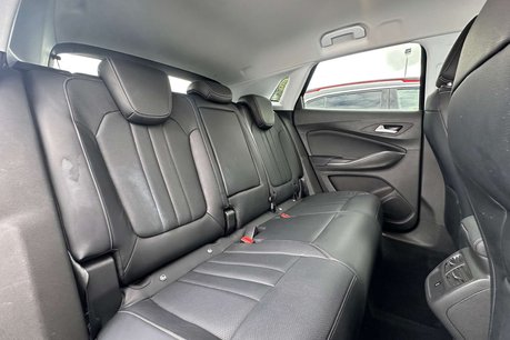 Vauxhall Grandland X 1.6 13.2kWh Business Edition Nav Premium SUV 5dr Petrol Plug-in Hybrid Auto 20