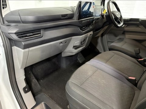 Ford Transit Custom 340 LIMITED ECOBOOST KOMBI 17