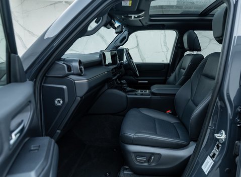 Toyota Land Cruiser Invincible 18