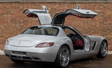 Mercedes-Benz SLS AMG 8