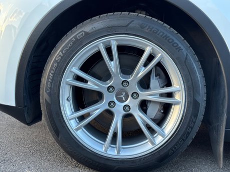 Tesla Model Y BASE 4