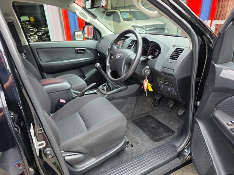 Toyota Hilux ACTIVE 4X4 D-4D DCB 14