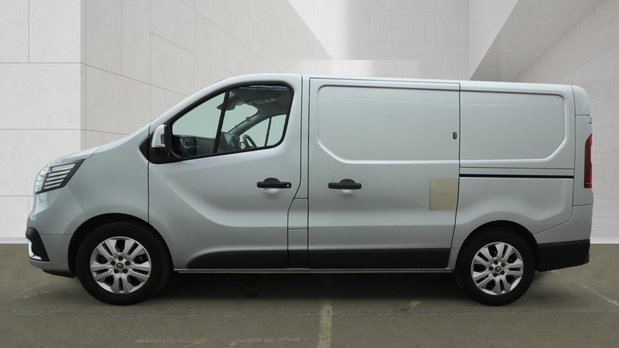 Renault Trafic Crew Cab SWB L1H1 Sport SL28 Air Con Alloys Sensors Tow Bar EURO 6 NO VAT 7