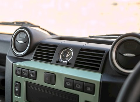 Land Rover Defender 90 Heritage Hard Top 17