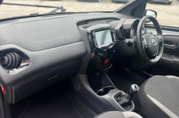 Toyota Aygo 1.0 VVT-I X-TREND TSS 5 DOOR 24