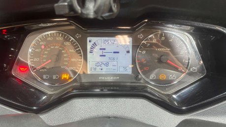 Peugeot Metropolis 400 RXR 2017 ONLY 10K 3 WHEELER TRIKE CAR LICENCE LONG MOT 29