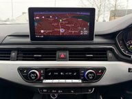 Audi A4 AVANT TFSI S LINE MHEV 11