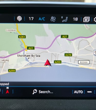 Peugeot 3008 BLUEHDI S/S ALLURE..1 PREVIOUS OWNER ,8 SERVICES,SAT NAV,FANTASTIC CAR 3