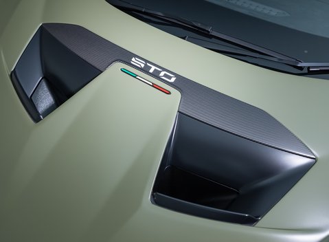 Lamborghini Huracan LP640-2 STO 32