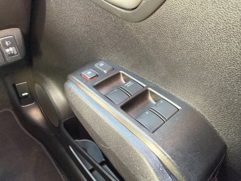 Honda Jazz I-VTEC ES PLUS AUTO 25