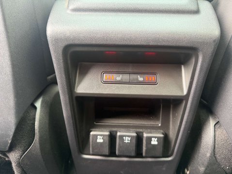 Land Rover Discovery Sport 2.0 Discovery Sport HSE Dynamic Luxury TD4 Auto 4WD 5dr 21