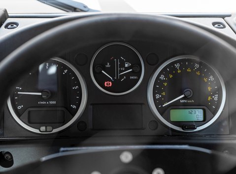 Land Rover Defender 90 Bowler Edition 16