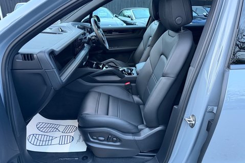 Porsche Cayenne V6 S E-HYBRID BLACK EDITION - PANORAMIC ROOF - AS NEW CONDITION 22