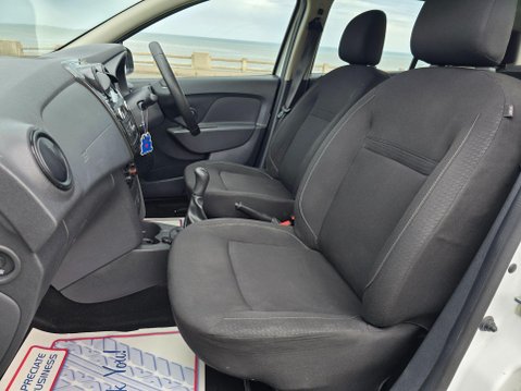 Dacia Sandero 1.0 SCe Essential Euro 6 5dr 33
