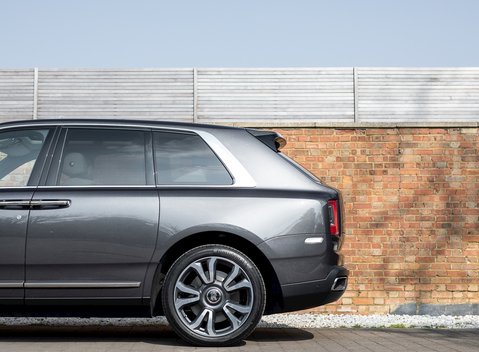 Rolls-Royce Cullinan 30