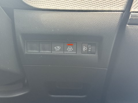 Peugeot 2008 50kWh Allure SUV 5dr Electric Auto (136 ps) 18