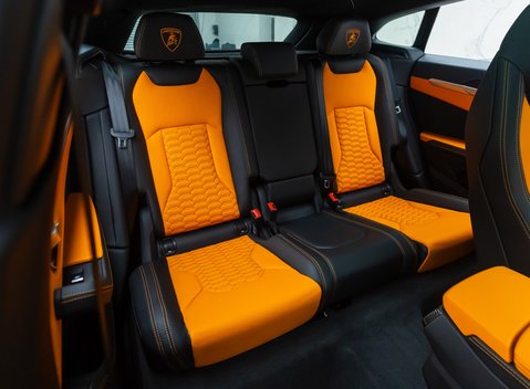 Lamborghini Urus 17