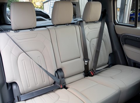 Land Rover Defender 110 HSE D240 14