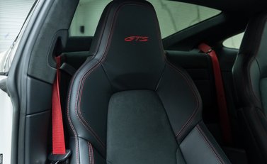 Porsche 911 Carrera 4 GTS (992) 15