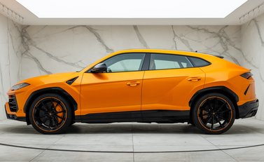 Lamborghini Urus Pearl Capsule 5