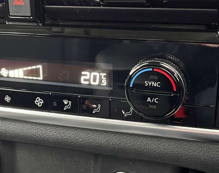 Nissan Qashqai 1.3 Qashqai Acenta Premium DiG-T MHEV CVT 5dr 56