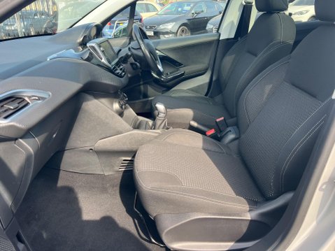 Peugeot 208 1.2 PureTech Allure Premium Euro 6 5dr 29