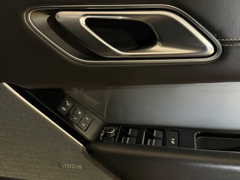 Land Rover Range Rover Velar R-DYNAMIC HSE 23