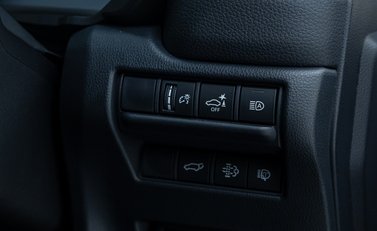 Toyota Land Cruiser Invincible 36