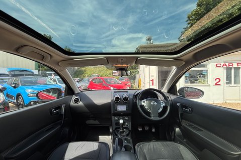 Nissan Qashqai 360 CAMERA..GLASS ROOF..SAT NAV..BLUETOOTH..10 SERVICES..STUNNING EXAMPLE 2