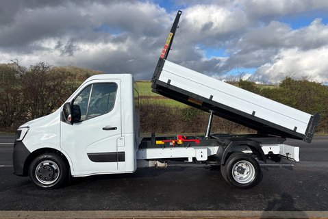 Renault Master ML35TW 130 ps dCi Business Tipper with Air Con / Tow Axle / Sat Nav 7