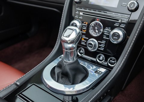 Aston Martin V12 Vantage ROADSTER