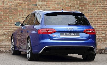 Audi RS4 Avant 9