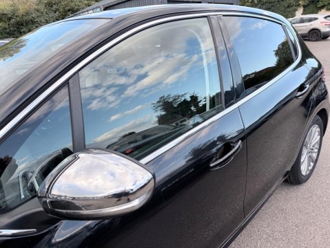 Peugeot 208 1.2 PureTech Allure Euro 6 5dr 15