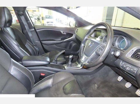 Volvo V40 2.0 T2 R-Design Euro 6 (s/s) 5dr 9