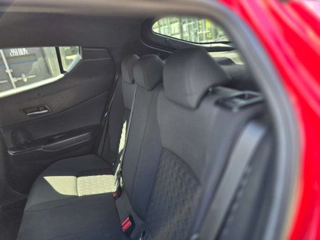 Toyota C-HR 2.0 VVT-h GPF Design SUV 5dr Petrol Hybrid CVT Euro 6 (s/s) (184 ps) 7