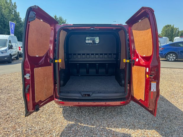 Ford Transit Custom Crew Cab SWB L1H1 Low Roof Limited 300 Air Con Alloys Sensors EURO 6 9